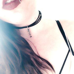 2/25$ fish bone multi strand pendant choker